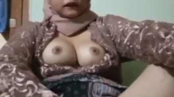 Bokep Indo Ini Dia Cewek Jilbab Kebaya Colmek Ngangkang
