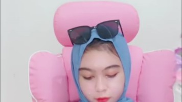 Ketika Cewek Jilbabers Buka-bukaan Pake Red Lingerie Dream