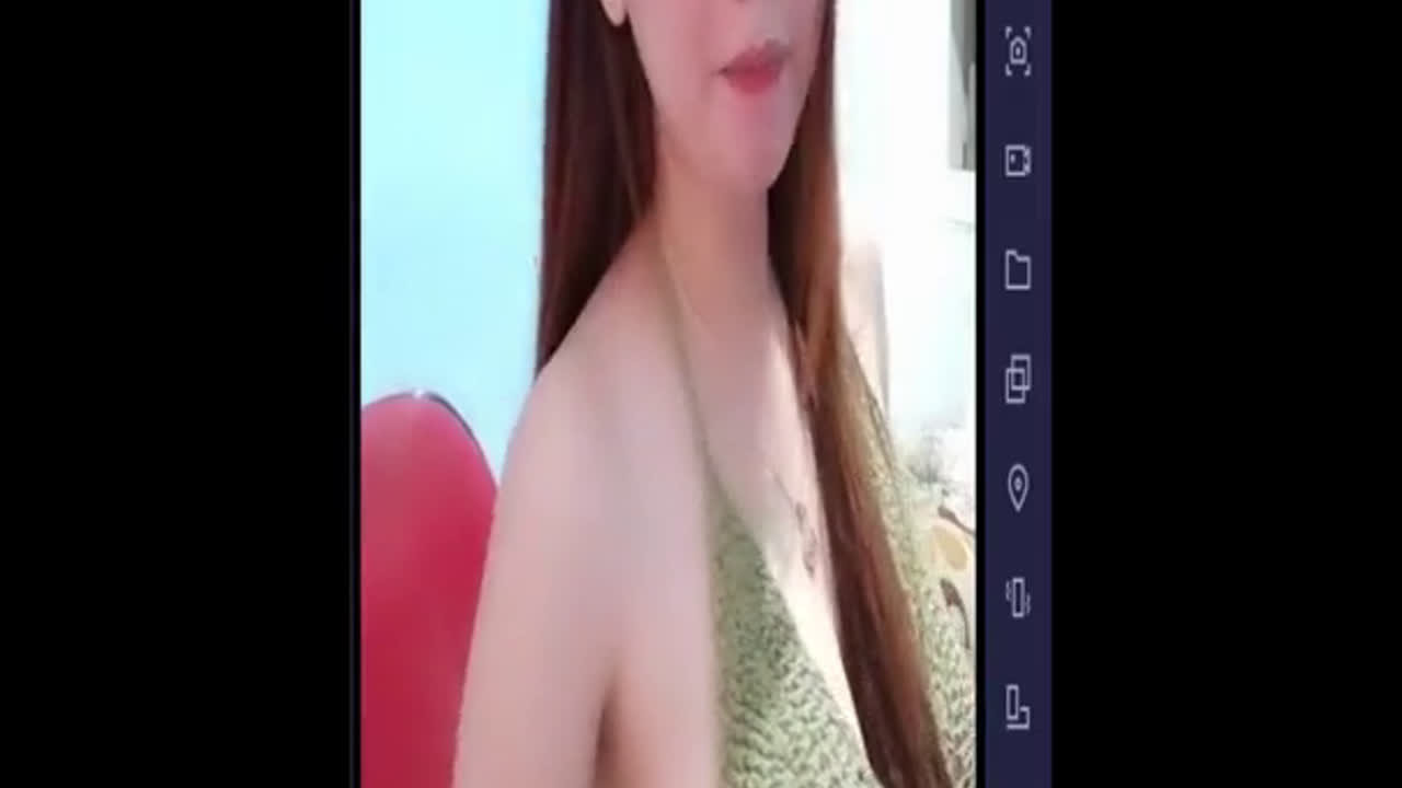 ml_sideboob