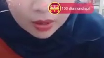 Bokep Indo Jilbab Indo Nakal Buka Baju Perlihatkan Daleman