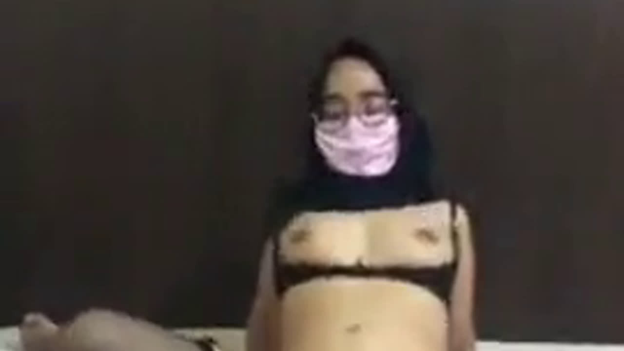 Jilbab Hitam Enak Ngentot