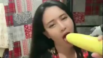 Bokep Berlian Ochi Mainin Payudara Nyepong Timun Besar