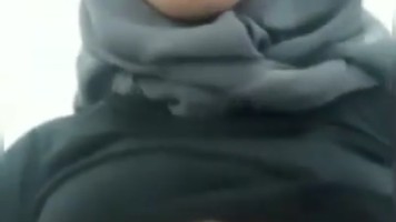 Nina Jilbab Pap Remas Toket Manja